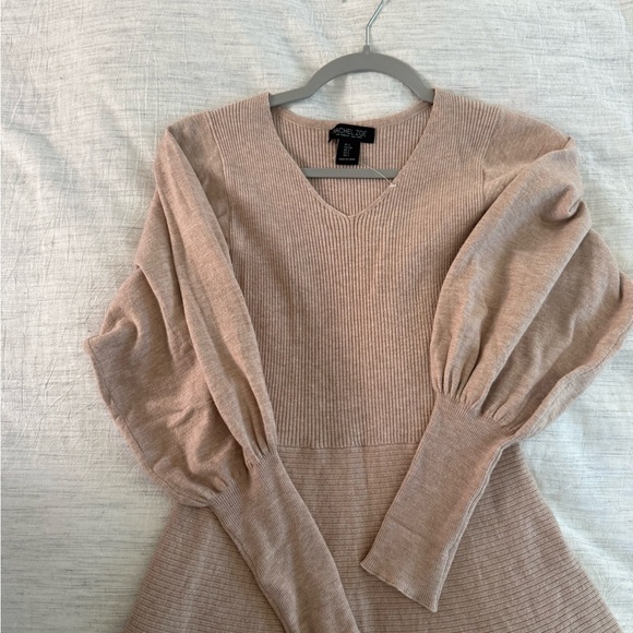 V-Neck Beige Dress - Picture 4 of 5